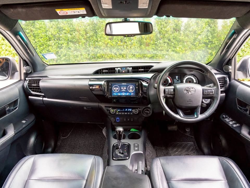 Car image 9
